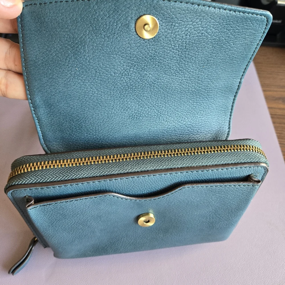 Relic Teal Handbag Purse Wallet Wrislet Women's Minimalist Travel Casual